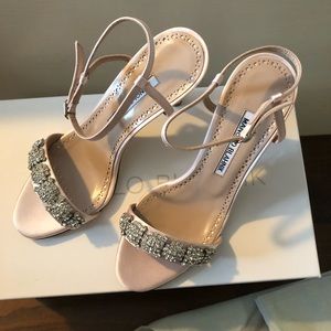 Authentic Manolo Blahnik Drinanu Embellished satin sandals in light pink!